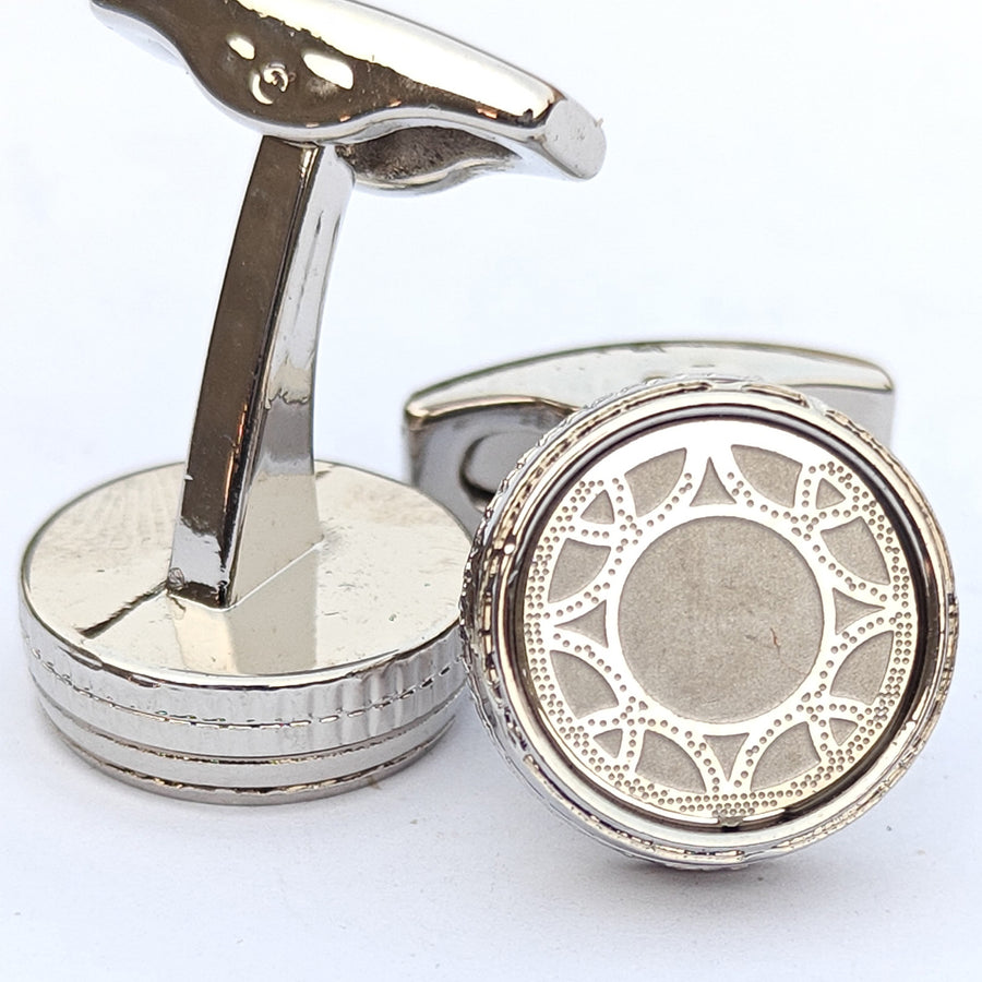 Metal cufflinks with artistic Design and attractive colors 00001