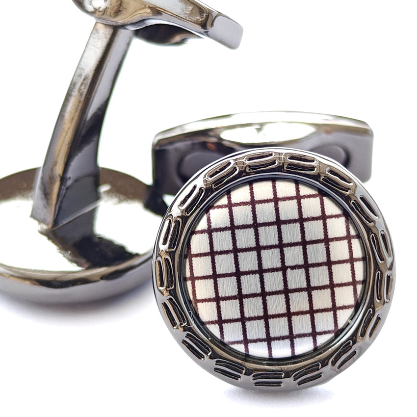 Metal cufflinks with artistic Design and attractive colors 00038