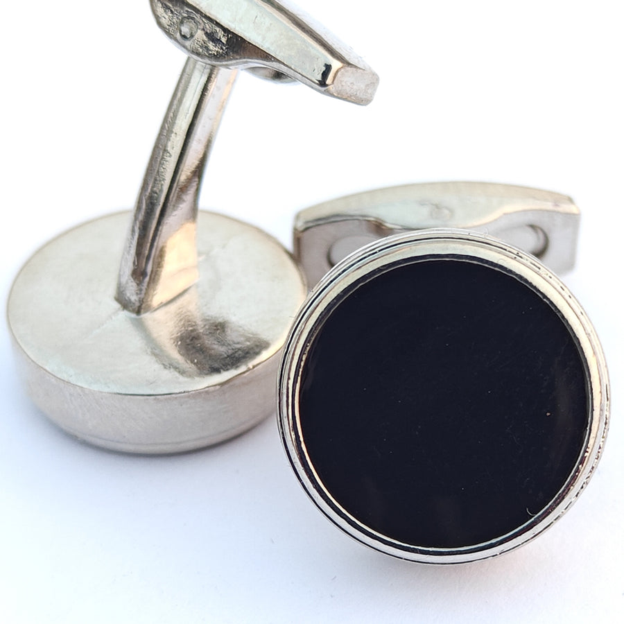 Metal cufflinks with artistic Design and attractive colors 00059