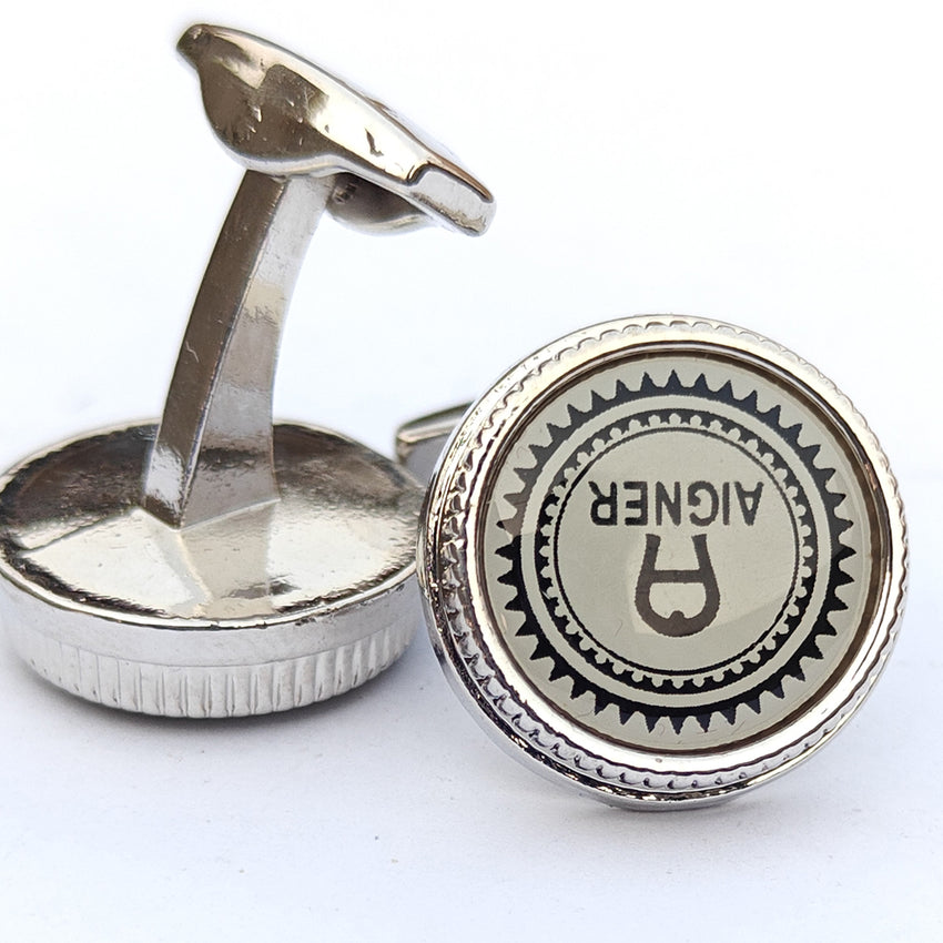 Metal cufflinks with artistic Design and attractive colors 00017