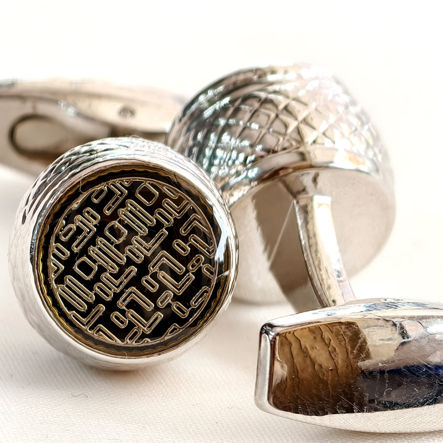 Metal cufflinks with artistic Design and attractive colors 000554