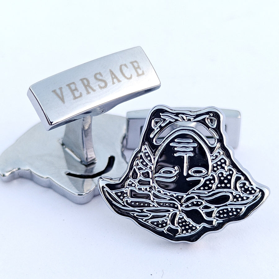 Metal cufflinks with artistic Design and attractive colors 00059