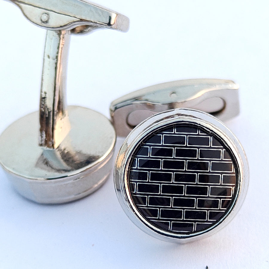 Metal cufflinks with artistic Design and attractive colors 00044